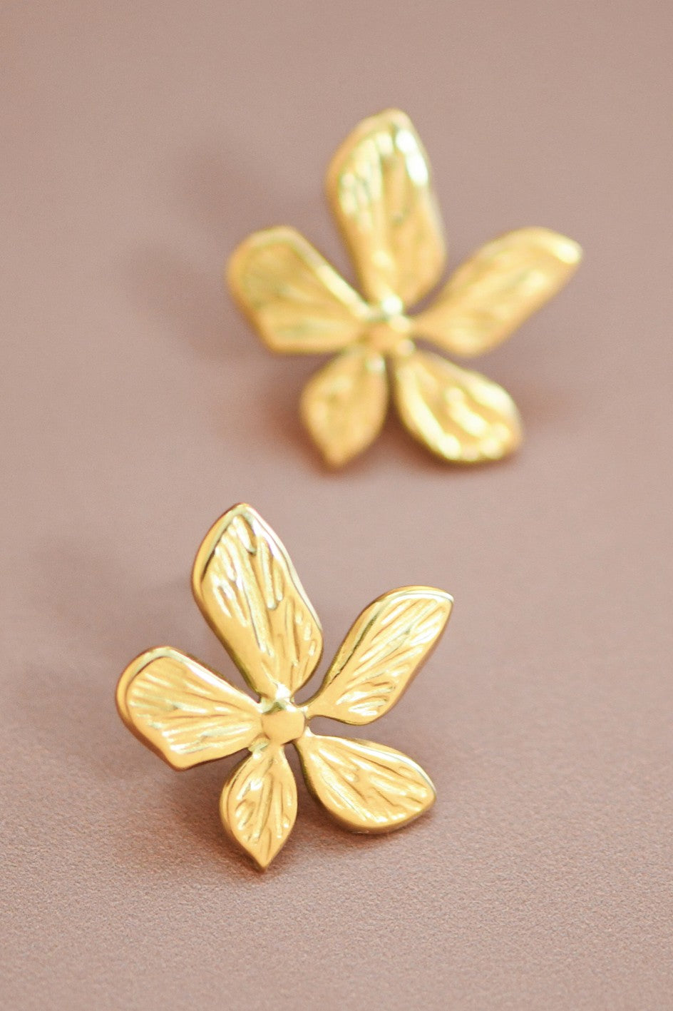 18k Non-Tarnish Flower Studs