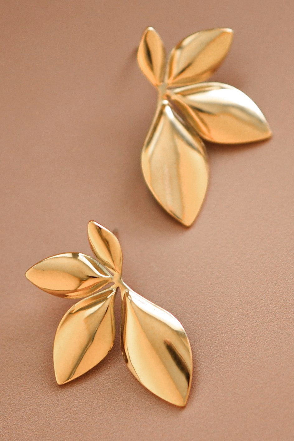 18k Non-Tarnish Leaf Design Stud Earrings-Gold