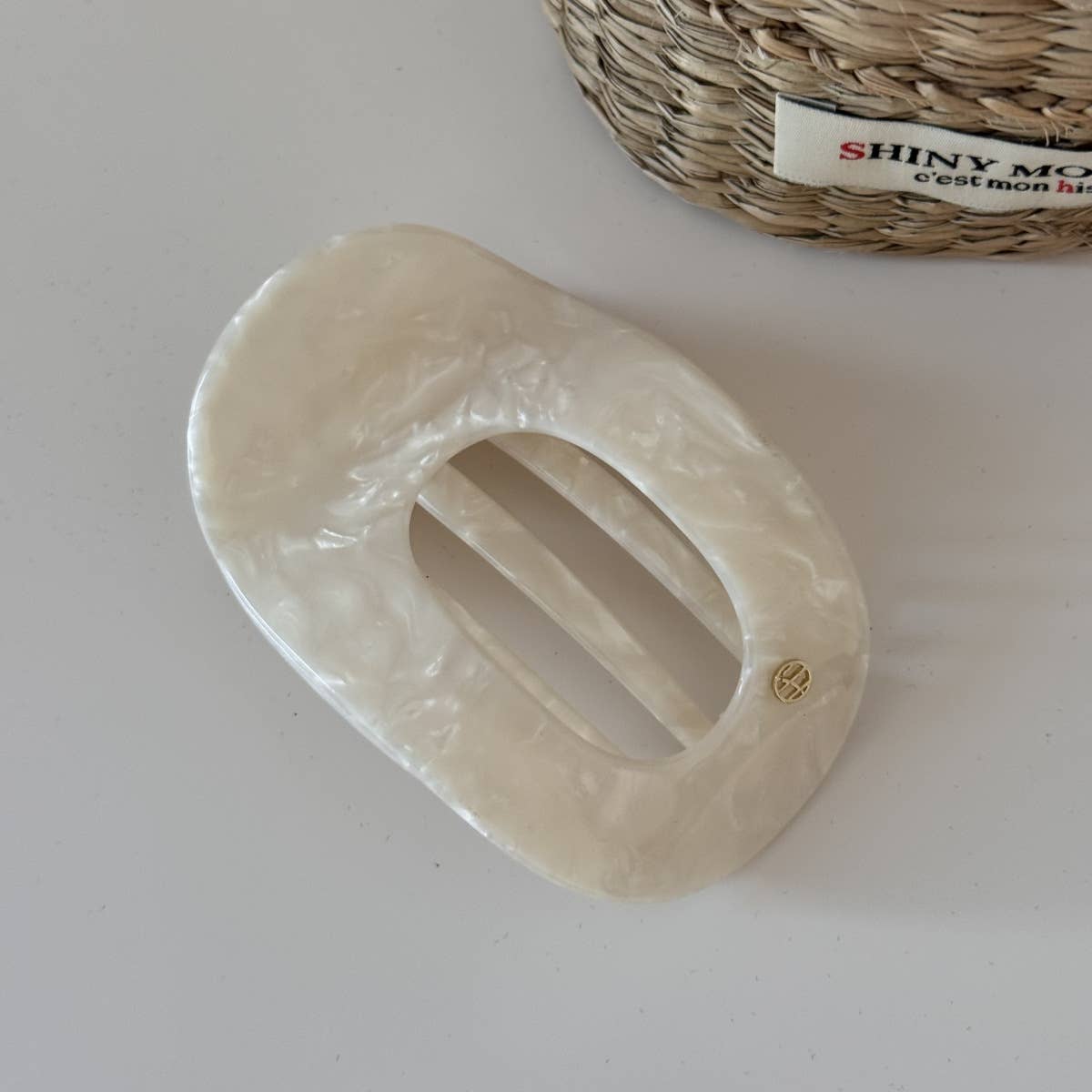 Oval Flat Hair Claw-Marble and Tortoise