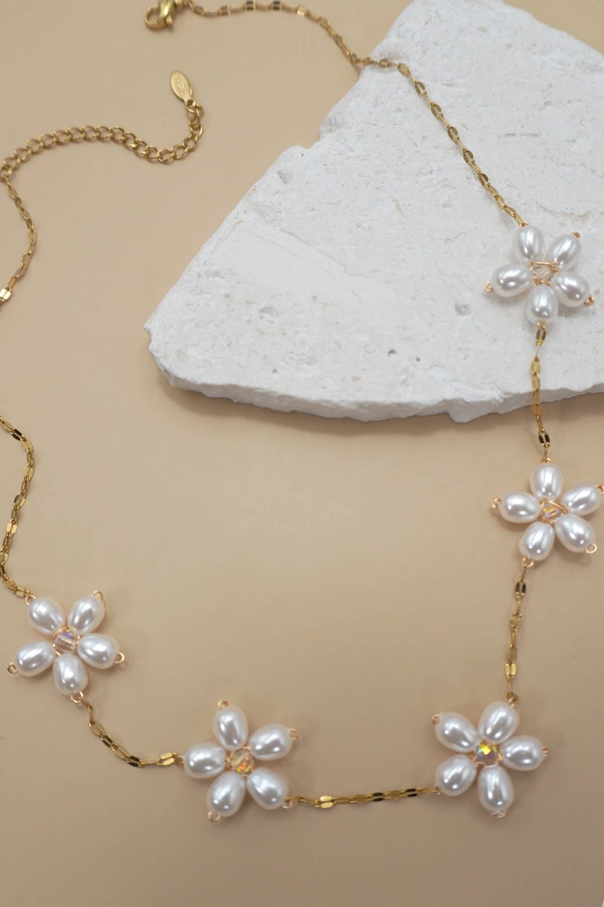 18K Non-Tarnish Pearl Flower Necklace