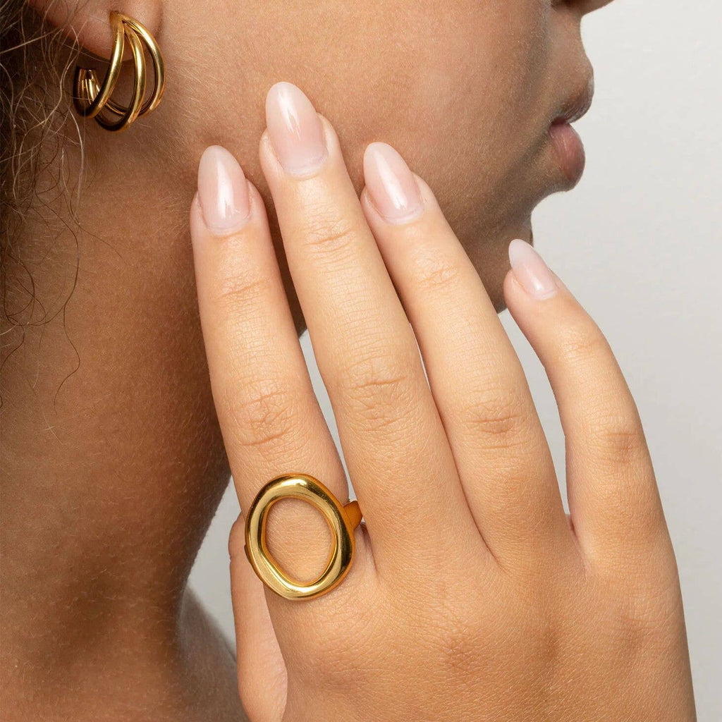 Woman wearing an oval motif gold ring