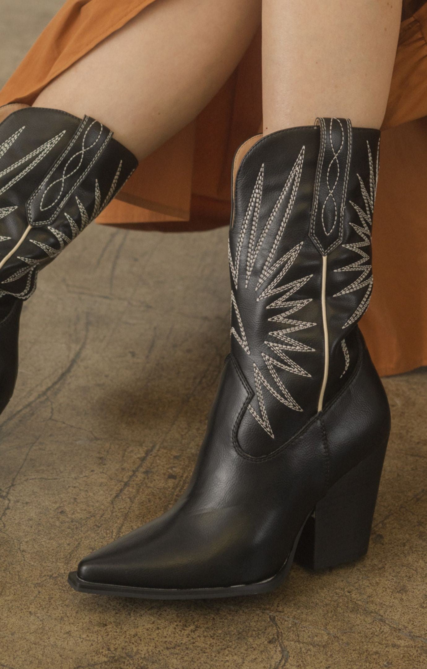 Starburst Embroidery Western Boots-Black