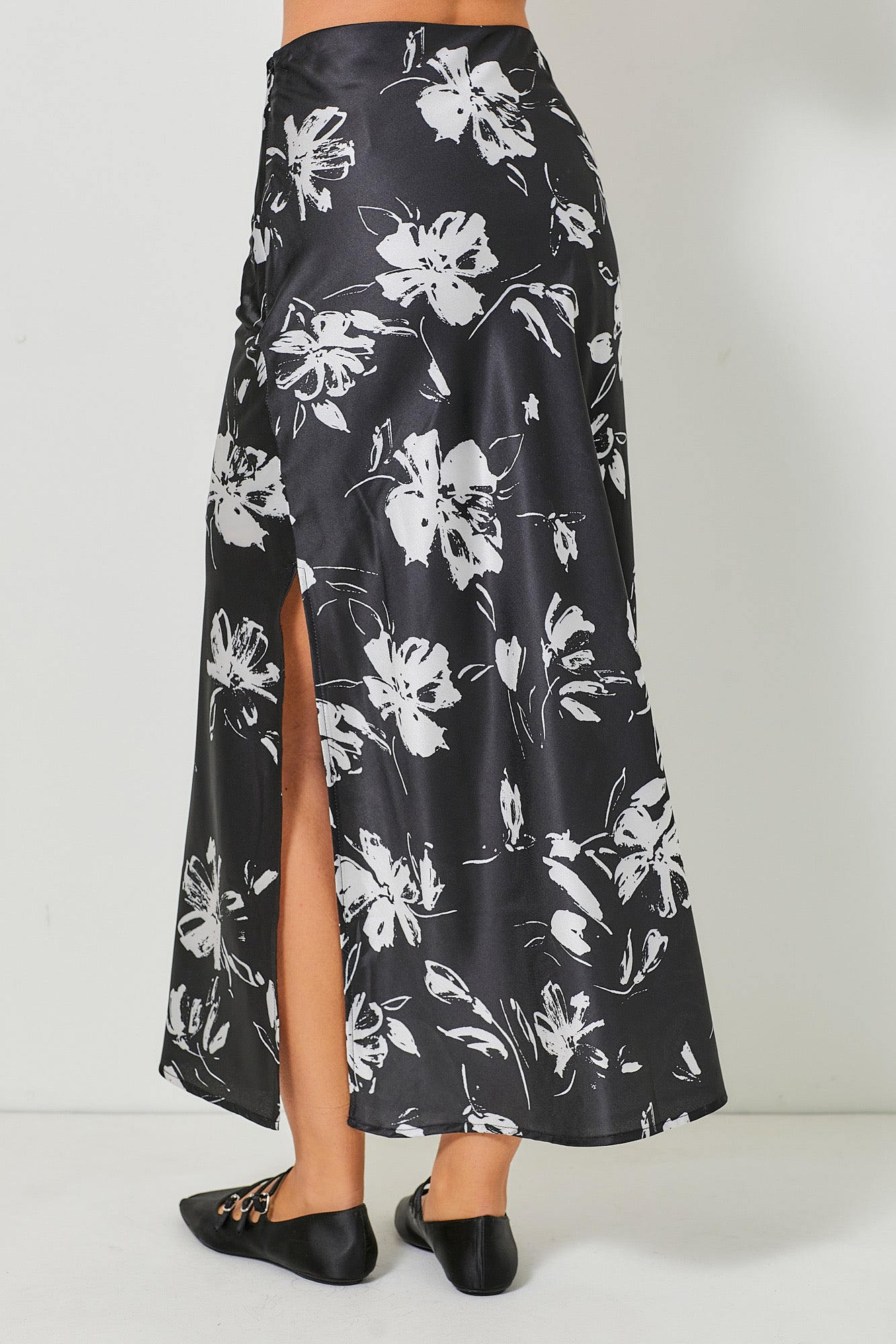 Angelica Floral Print Satin Maxi Skirt-Black Cream