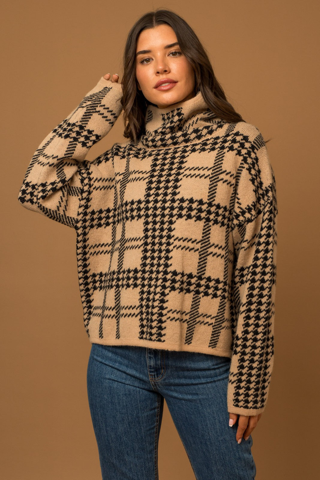 Turtle Neck Hound Tooth Sweater-Tan Black