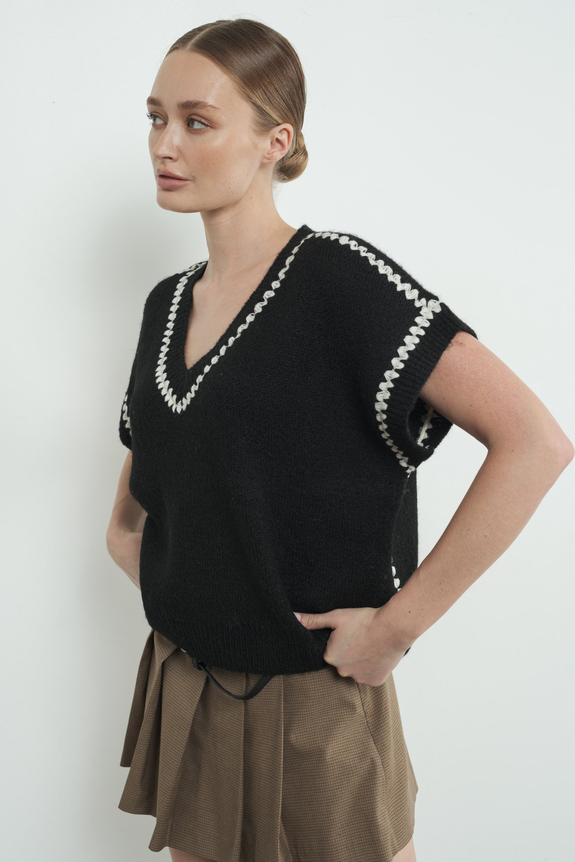 Embroidered V Neck Sweater Vest-Black