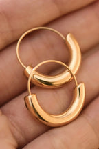 18k gold-plated stainless steel chunky hoop earrings on a hand