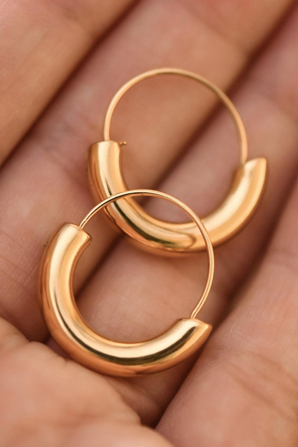 18k gold-plated stainless steel chunky hoop earrings on a hand