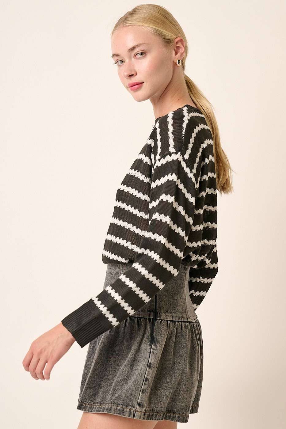 Textured Stripe Zipper Back Sweater-Black White