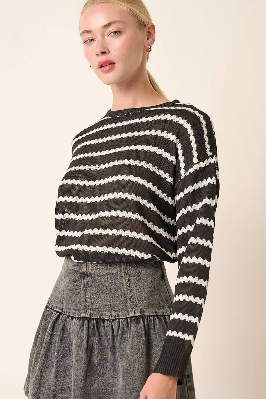 Textured Stripe Zipper Back Sweater-Black White