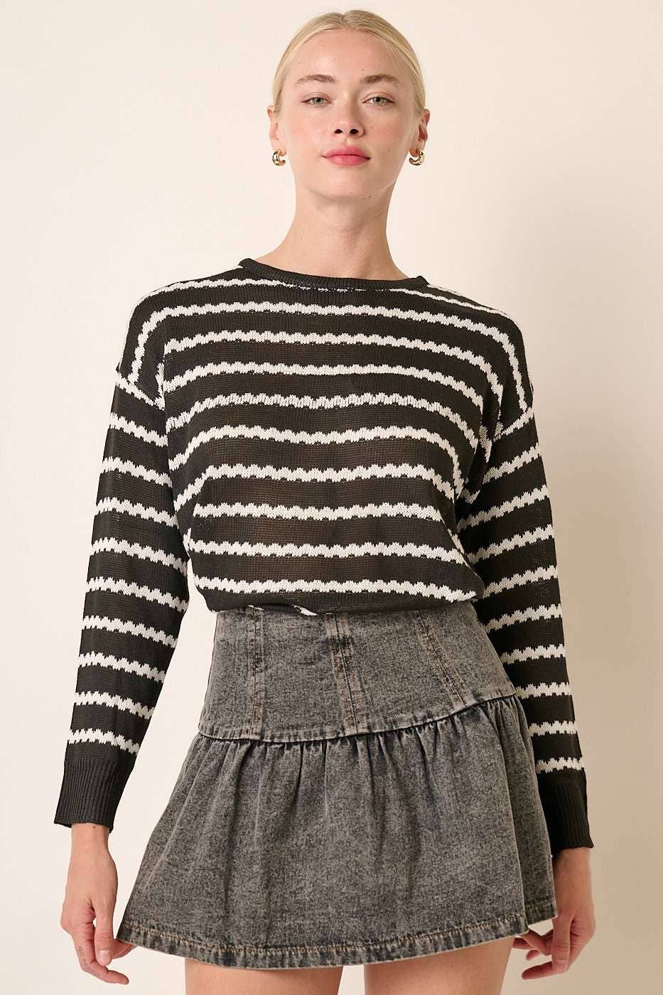 Textured Stripe Zipper Back Sweater-Black White