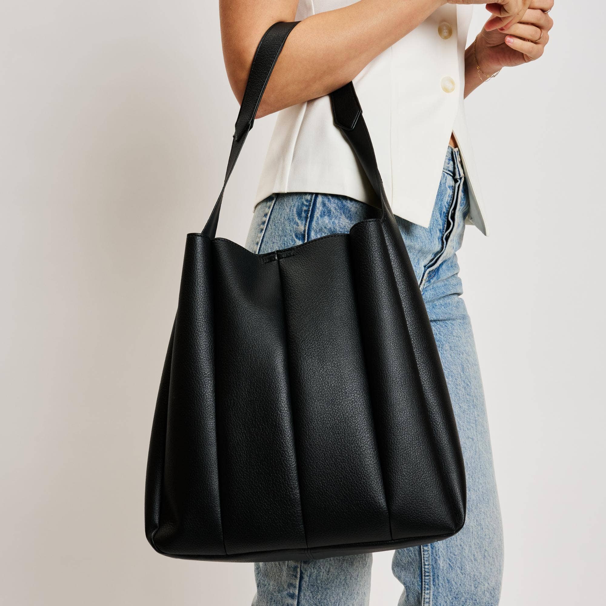 Pleated Detail Hobo Handbag-Black